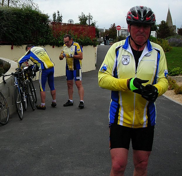 2011-09-25 30 Reste-t-il a boire.JPG